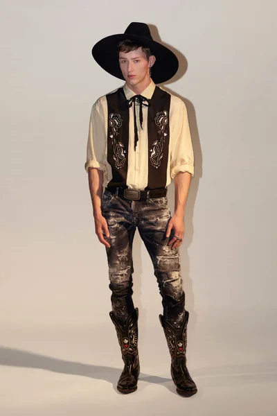 Look 5